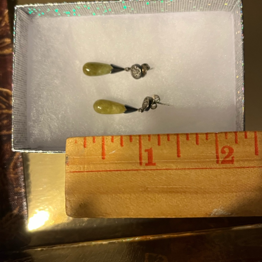 Jade earrings in white gold